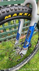 MaxSold Auction: Specialized Stumpjumper Full-Suspension Mountain Bike - New Westminster (British Columbia, Canada) SELLER MANAGED Downsizing Online Auction -  Hamilton Street