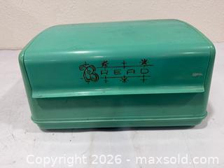 MaxSold Auction: Vintage Lustro-Ware Bread Box - Sacramento (California, USA) SELLER MANAGED Reseller Online Auction - Arden Way