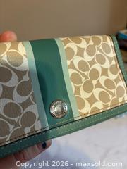 MaxSold Auction: Coach Signature Heritage Stripe Chelsea Zip Around Wallet -sc - Maple Ridge (British Columbia, Canada) PARTNER MANAGED Reseller Online Auction - Blanshard