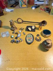 MaxSold Auction: Mixed vintage jewelry & brass/metal collectibles (single lot) (NM) - Maple Ridge (British Columbia, Canada) PARTNER MANAGED Reseller Online Auction - Blanshard