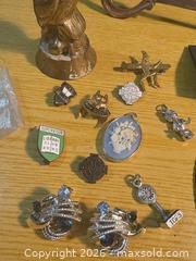 MaxSold Auction: Mixed vintage jewelry & brass/metal collectibles (single lot) (NM) - Maple Ridge (British Columbia, Canada) PARTNER MANAGED Reseller Online Auction - Blanshard