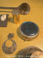 MaxSold Auction: Mixed vintage jewelry & brass/metal collectibles (single lot) (NM) - Maple Ridge (British Columbia, Canada) PARTNER MANAGED Reseller Online Auction - Blanshard