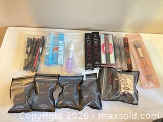 MaxSold Auction: Assorted Cosmetic Samples and Boxed Items, Approx. 18+ Pieces-sc - Maple Ridge (British Columbia, Canada) PARTNER MANAGED Reseller Online Auction - Blanshard