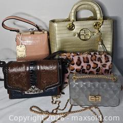 MaxSold Auction: Lot Of Purses - Riverview (Florida, USA) SELLER MANAGED Downsizing Online Auction - Holly Heath Drive