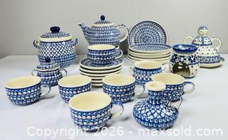 MaxSold Auction: Polish Boles?awiec Blue and White Ceramic Dinnerware Set - Ottawa (Ontario, Canada) PARTNER MANAGED Estate Sale Online Auction - Sunvale Way