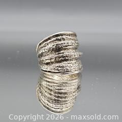 MaxSold Auction: Sterling Silver Wide Textured Multi-Ribbed Ring, Size 6.5 - Hatboro (Pennsylvania, USA) PARTNER MANAGED Estate Sale Online Auction -  Jacksonville Road