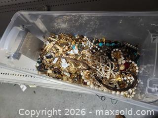 MaxSold Auction:  jewelry bin - Upper Moreland Township (Pennsylvania, USA) SELLER MANAGED Charity/Fundraising Online Auction - Davisville Road