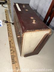 MaxSold Auction: Lot: Emerson & Philco Vintage Tabletop Radios - Warwick (Rhode Island, USA) SELLER MANAGED Reseller Online Auction - Warwick Avenue