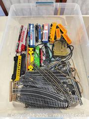 MaxSold Auction: Lot of Plastic Tyco Model Train Items — Rolling Stock, Track, Buildings - Warwick (Rhode Island, USA) SELLER MANAGED Reseller Online Auction - Warwick Avenue