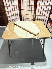 MaxSold Auction: Mid-Century Vintage Kitchen Table with Removable Center Leaf - Warwick (Rhode Island, USA) SELLER MANAGED Reseller Online Auction - Warwick Avenue