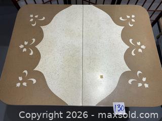 MaxSold Auction: Mid-Century Vintage Kitchen Table with Removable Center Leaf - Warwick (Rhode Island, USA) SELLER MANAGED Reseller Online Auction - Warwick Avenue