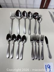 MaxSold Auction: Oneida Stainless Steel Beaded Edge Flatware Set, approx. 40–50 pcs - Warwick (Rhode Island, USA) SELLER MANAGED Reseller Online Auction - Warwick Avenue