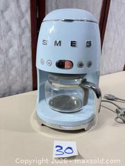 MaxSold Auction: SMEG DCF02 50s Retro Drip Coffee Maker Pastel Light Blue - Warwick (Rhode Island, USA) SELLER MANAGED Reseller Online Auction - Warwick Avenue