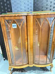 MaxSold Auction: Vintage Wood Veneer Curio Cabinet with Glass Panels & Key - Warwick (Rhode Island, USA) SELLER MANAGED Reseller Online Auction - Warwick Avenue