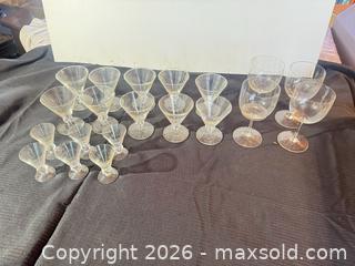 MaxSold Auction: Lot of 11-20 Clear Glass Items, Unmarked - Clarkstown (New York, USA) SELLER MANAGED Downsizing Online Auction -  Old Mill Road