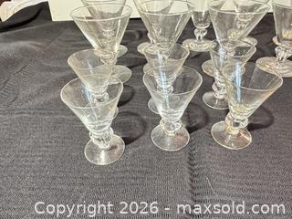 MaxSold Auction: Lot of 11-20 Clear Glass Items, Unmarked - Clarkstown (New York, USA) SELLER MANAGED Downsizing Online Auction -  Old Mill Road