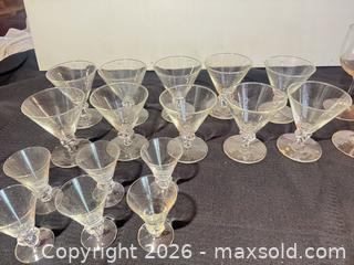 MaxSold Auction: Lot of 11-20 Clear Glass Items, Unmarked - Clarkstown (New York, USA) SELLER MANAGED Downsizing Online Auction -  Old Mill Road