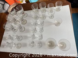 MaxSold Auction: Mixed Stemmed Glassware, Approx. 24 Clear Glasses - Clarkstown (New York, USA) SELLER MANAGED Downsizing Online Auction -  Old Mill Road