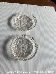 MaxSold Auction: Pair of Vintage Clear Pressed Glass Fruit Bowls, 6–6.5 in - Clarkstown (New York, USA) SELLER MANAGED Downsizing Online Auction -  Old Mill Road