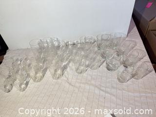 MaxSold Auction: Set of 17–20 Clear Glass Tumblers - Clarkstown (New York, USA) SELLER MANAGED Downsizing Online Auction -  Old Mill Road