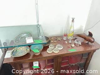 MaxSold Auction: Lot of assorted small decorative items: shells, bowls, figurines, bottles B - Toronto (Ontario, Canada) Moving Online Auction - Mount Pleasant Road