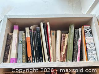 MaxSold Auction: Lot of Used Books, Mixed Paperback & Hardcover B - Toronto (Ontario, Canada) Moving Online Auction - Mount Pleasant Road