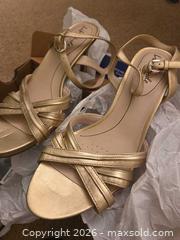 MaxSold Auction: 1920s Flapper Costume Blonde Wig, plus, Heels & Petticoat - Los Angeles  (California, USA) SELLER MANAGED Estate Sale Online Auction - Granville Avenue