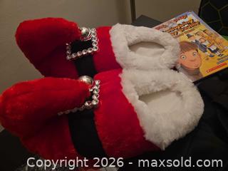 MaxSold Auction: Christmas rolls around faster, and faster, every year.  We are in the 3rd month already! Get some shopping out of the way today!  - Los Angeles  (California, USA) SELLER MANAGED Estate Sale Online Auction - Granville Avenue