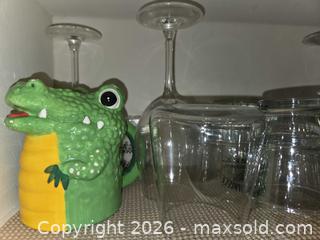 MaxSold Auction: Dishes in the upper cabinet on left side of sink.  - Los Angeles  (California, USA) SELLER MANAGED Estate Sale Online Auction - Granville Avenue