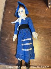 MaxSold Auction: Lot of 5 Vintage Porcelain Dolls, 10–14 in - Ottawa (Ontario, Canada) SELLER MANAGED Moving Online Auction -  Demeter Street