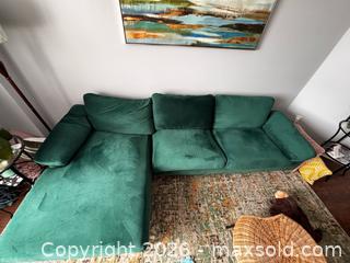 MaxSold Auction: Lovely green sectional couch - Ottawa (Ontario, Canada) SELLER MANAGED Moving Online Auction -  Demeter Street