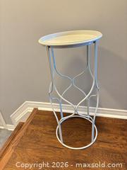 MaxSold Auction: White Matte Plastic Plant Stand with Fixed Top, 26–30 in H - Ottawa (Ontario, Canada) SELLER MANAGED Moving Online Auction -  Demeter Street