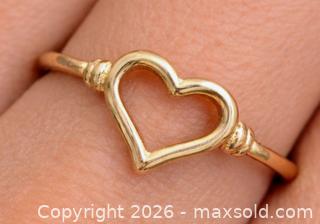 MaxSold Auction: 10K(1.36g)Ring,size 8  - Toronto (Ontario, Canada) PARTNER MANAGED Downsizing Online Auction - Yonge Street