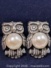 MaxSold Auction: Silver(5.39g)Fresh Water Pearl Earring  - Toronto (Ontario, Canada) PARTNER MANAGED Downsizing Online Auction - Yonge Street