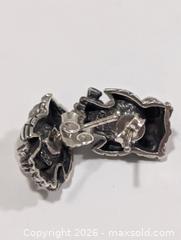 MaxSold Auction: Silver(5.39g)Fresh Water Pearl Earring  - Toronto (Ontario, Canada) PARTNER MANAGED Downsizing Online Auction - Yonge Street