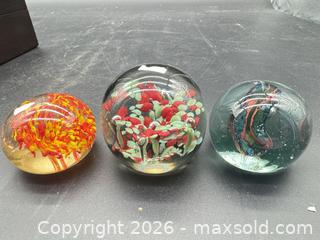 MaxSold Auction: Various Paperweights - Markham (Ontario, Canada) SELLER MANAGED Downsizing Online Auction - Loring Crescent