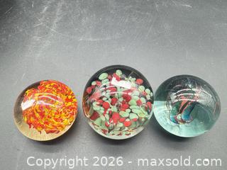 MaxSold Auction: Various Paperweights - Markham (Ontario, Canada) SELLER MANAGED Downsizing Online Auction - Loring Crescent