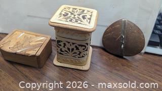 MaxSold Auction: Charming Vintage Set Of Three Small Trinket Boxes From Travellers Collection Coconut Estonian Mosaic  - Toronto (Ontario, Canada) PARTNER MANAGED Reseller Online Auction - Railside Road