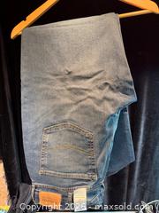 MaxSold Auction: LEVIS SIGNATURE S51 STRAIGHT. NWT. SIZE 42" X 32" - Hamilton (Ontario, Canada) SELLER MANAGED Estate Sale Online Auction - St. Clair Avenue