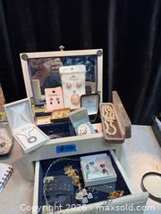 MaxSold Auction: VTG.MARBLE JEWELRY BOX WITH CONTENT. - Hamilton (Ontario, Canada) SELLER MANAGED Estate Sale Online Auction - St. Clair Avenue