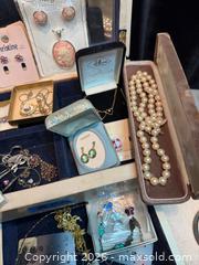 MaxSold Auction: VTG.MARBLE JEWELRY BOX WITH CONTENT. - Hamilton (Ontario, Canada) SELLER MANAGED Estate Sale Online Auction - St. Clair Avenue