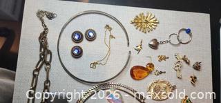 MaxSold Auction: Miscellaneous Collection Lot-8 Earrings & Brooches - Almonte (Ontario, Canada) SELLER MANAGED Downsizing Online Auction - River Road