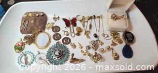 MaxSold Auction: Miscellaneous Collection Lot 3 - pins brooches - Almonte (Ontario, Canada) SELLER MANAGED Downsizing Online Auction - River Road
