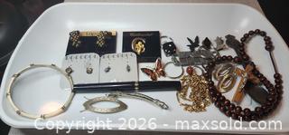 MaxSold Auction: Vintage Jewelry & Pins Lot - Almonte (Ontario, Canada) SELLER MANAGED Downsizing Online Auction - River Road
