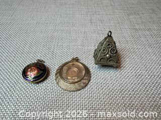 MaxSold Auction: Vintage pendant lot  - Almonte (Ontario, Canada) SELLER MANAGED Downsizing Online Auction - River Road