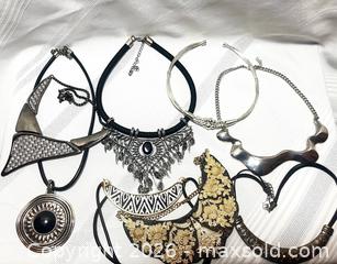 MaxSold Auction: Bib necklaces lot  - Blandford-Blenheim (Ontario, Canada) SELLER MANAGED Downsizing Online Auction -  Harmer Crescent
