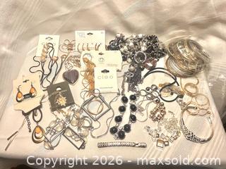 MaxSold Auction: Fashion Jewelry Lot  - Blandford-Blenheim (Ontario, Canada) SELLER MANAGED Downsizing Online Auction -  Harmer Crescent