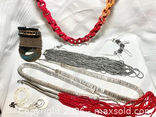 MaxSold Auction: Lot Beaded Jewelry  - Blandford-Blenheim (Ontario, Canada) SELLER MANAGED Downsizing Online Auction -  Harmer Crescent