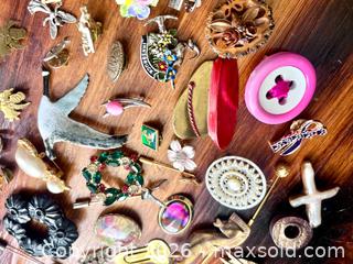 MaxSold Auction: Vintage Brooches & Pins Lot  - Blandford-Blenheim (Ontario, Canada) SELLER MANAGED Downsizing Online Auction -  Harmer Crescent