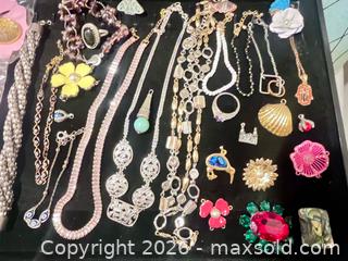 MaxSold Auction: Vintage to New Mixed Jewelry Lot  - Blandford-Blenheim (Ontario, Canada) SELLER MANAGED Downsizing Online Auction -  Harmer Crescent
